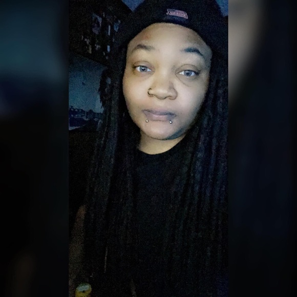 Meet your Posher! - Picture 4 of 5